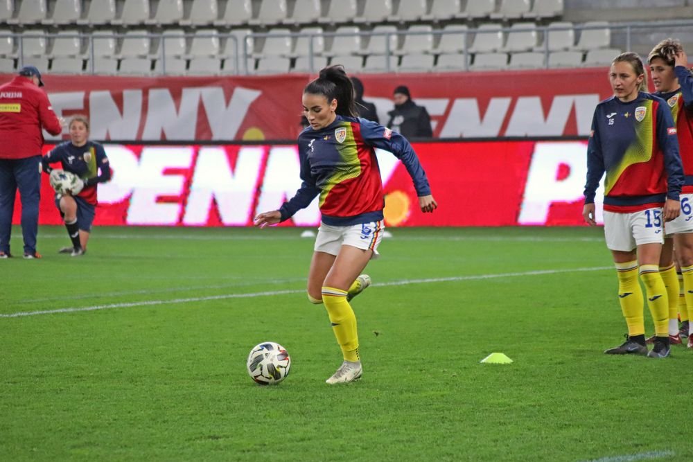 Cea mai frumoasă fotbalistă și cea mai atrăgătoare arbitră din România, admirate pe Stadionul Arcul de Triumf_10