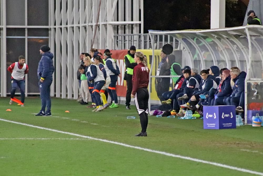 Cea mai frumoasă fotbalistă și cea mai atrăgătoare arbitră din România, admirate pe Stadionul Arcul de Triumf_16