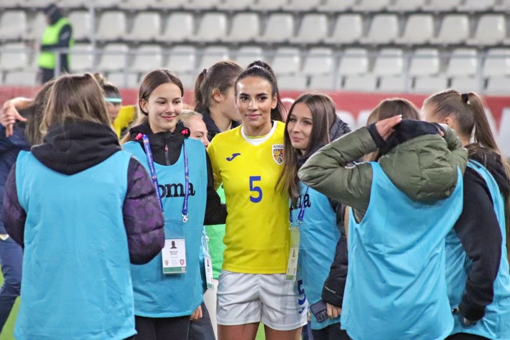 Cea mai frumoasă fotbalistă și cea mai atrăgătoare arbitră din România, admirate pe Stadionul Arcul de Triumf_20