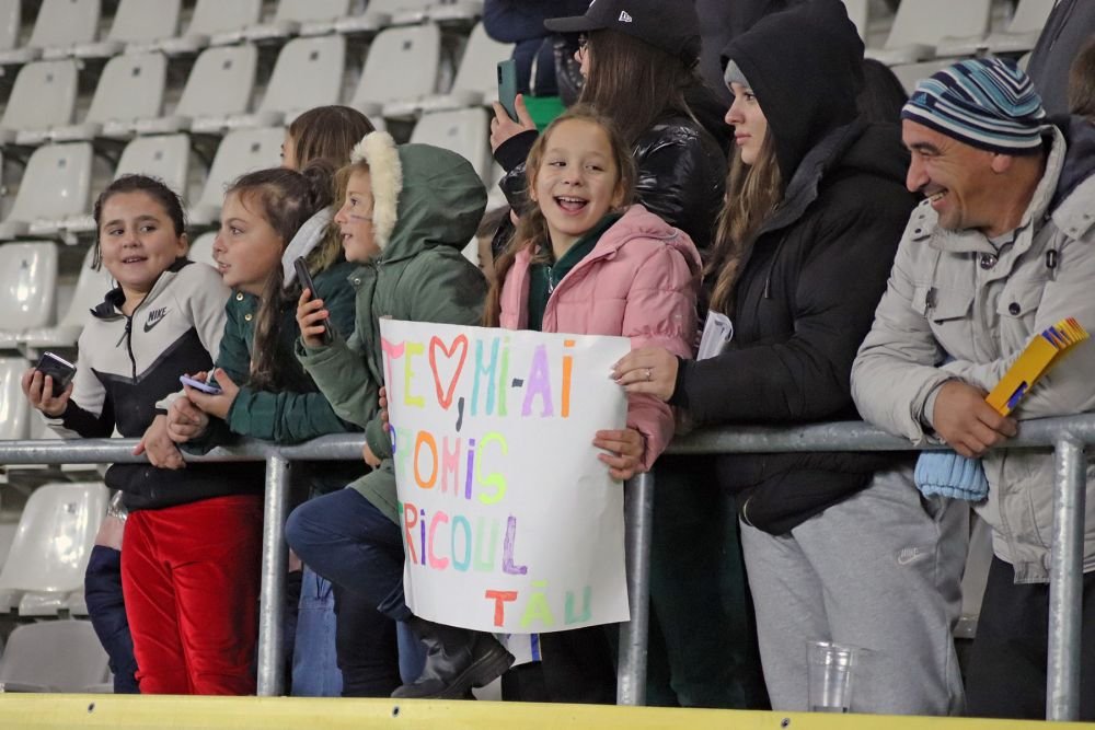 Cea mai frumoasă fotbalistă și cea mai atrăgătoare arbitră din România, admirate pe Stadionul Arcul de Triumf_21