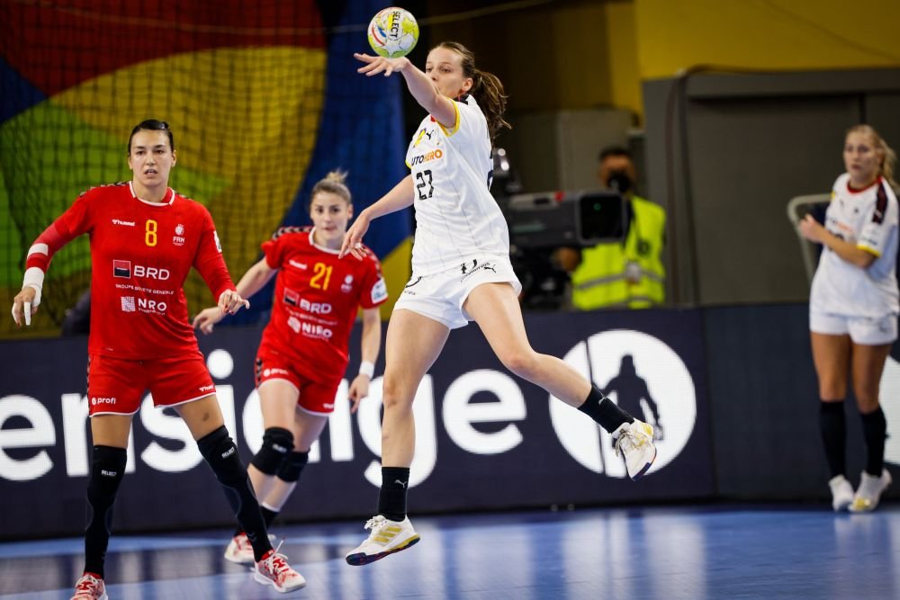 România - Germania 28-32. Final de European pentru tricolore, care rămân cu un gust amar după arbitrajul cu Muntenegru. Neagu, golul 300_8