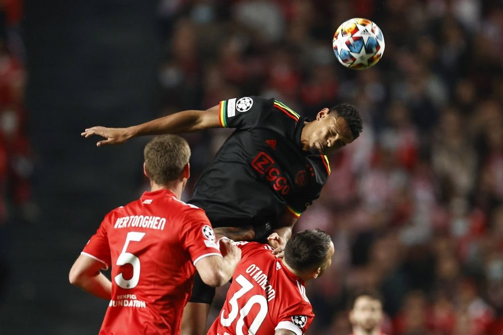 Cutremurător! Sebastien Haller: 