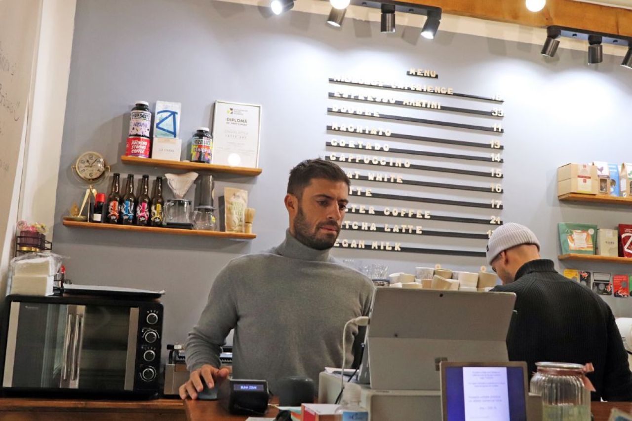 Și-a deschis cafenea, aproape de stadionul unde a debutat în fotbal: