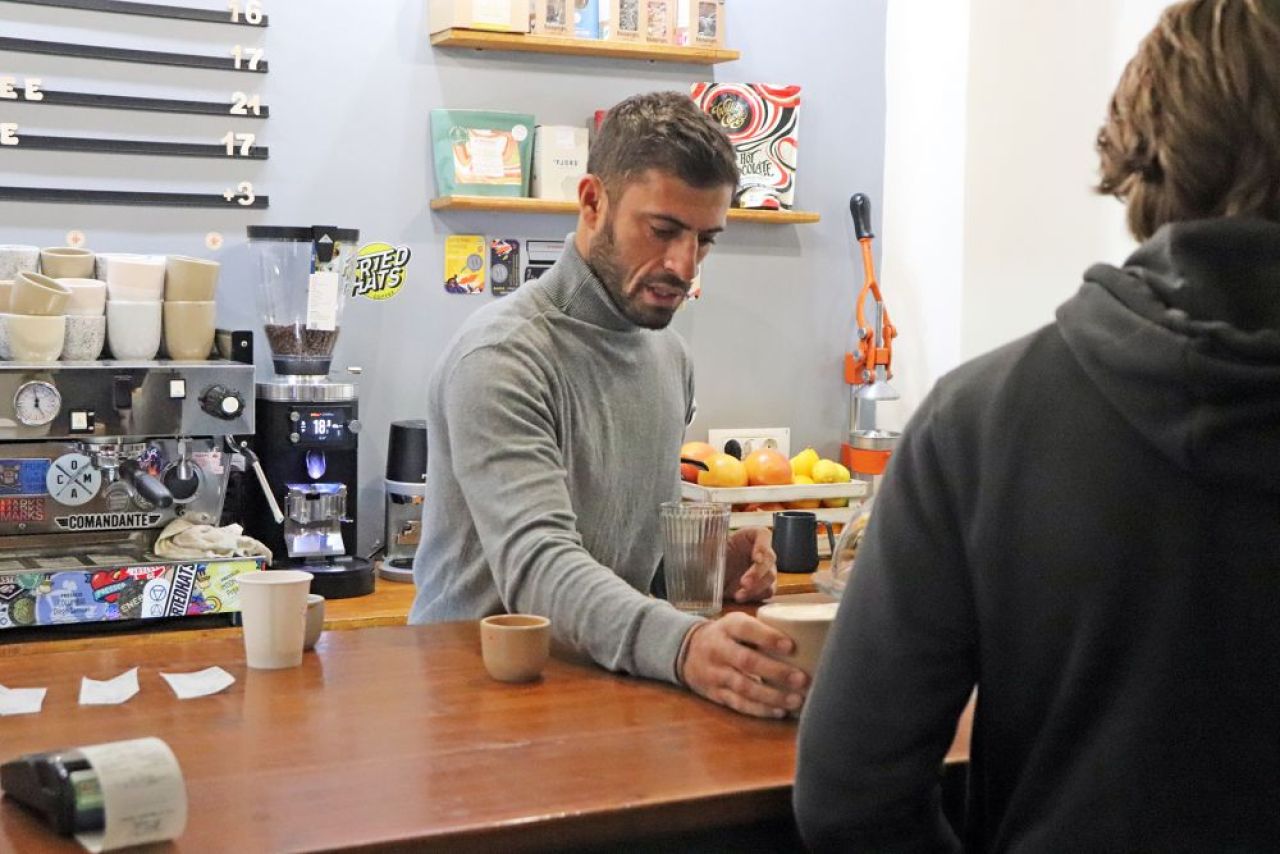 Și-a deschis cafenea, aproape de stadionul unde a debutat în fotbal: