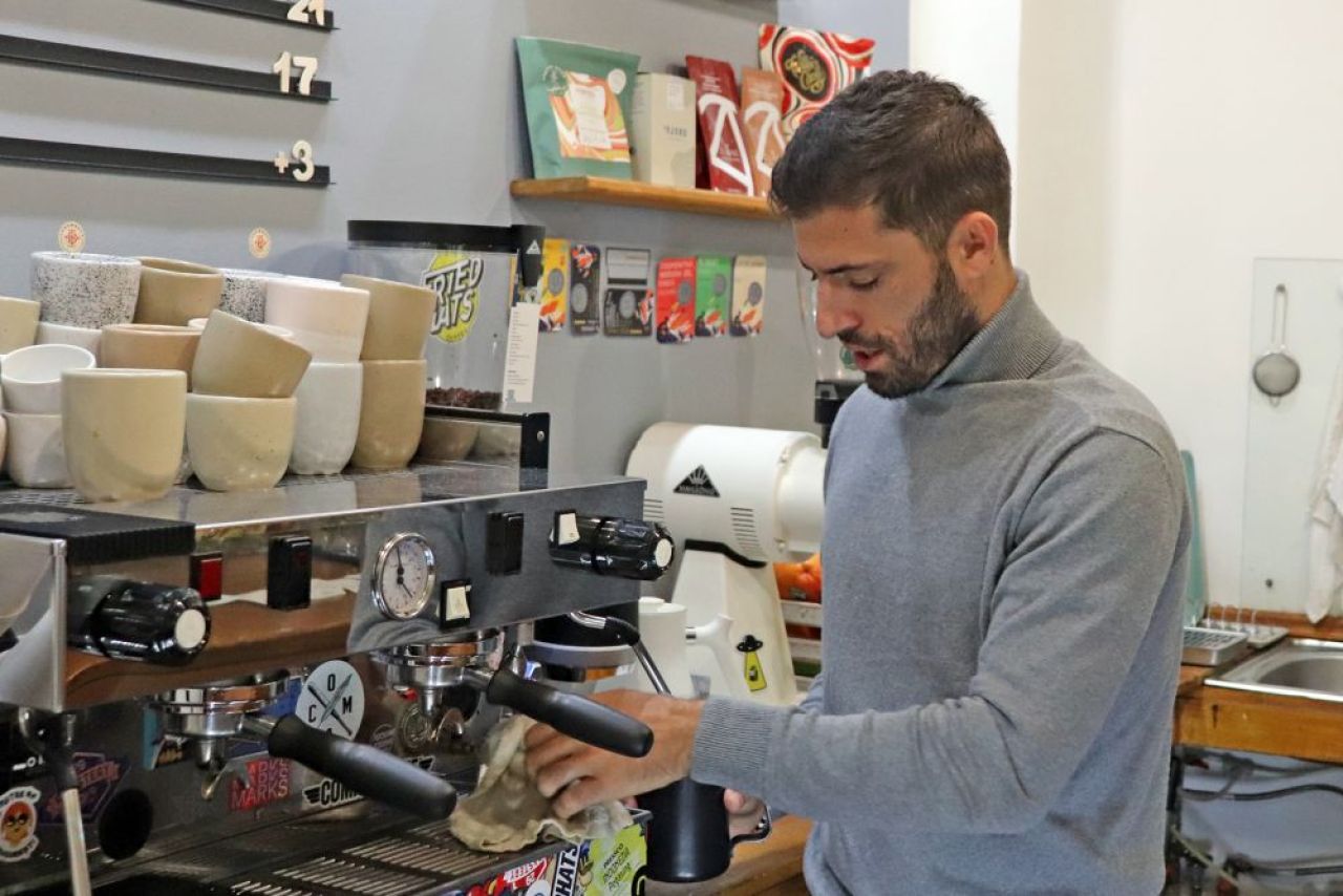 Și-a deschis cafenea, aproape de stadionul unde a debutat în fotbal: