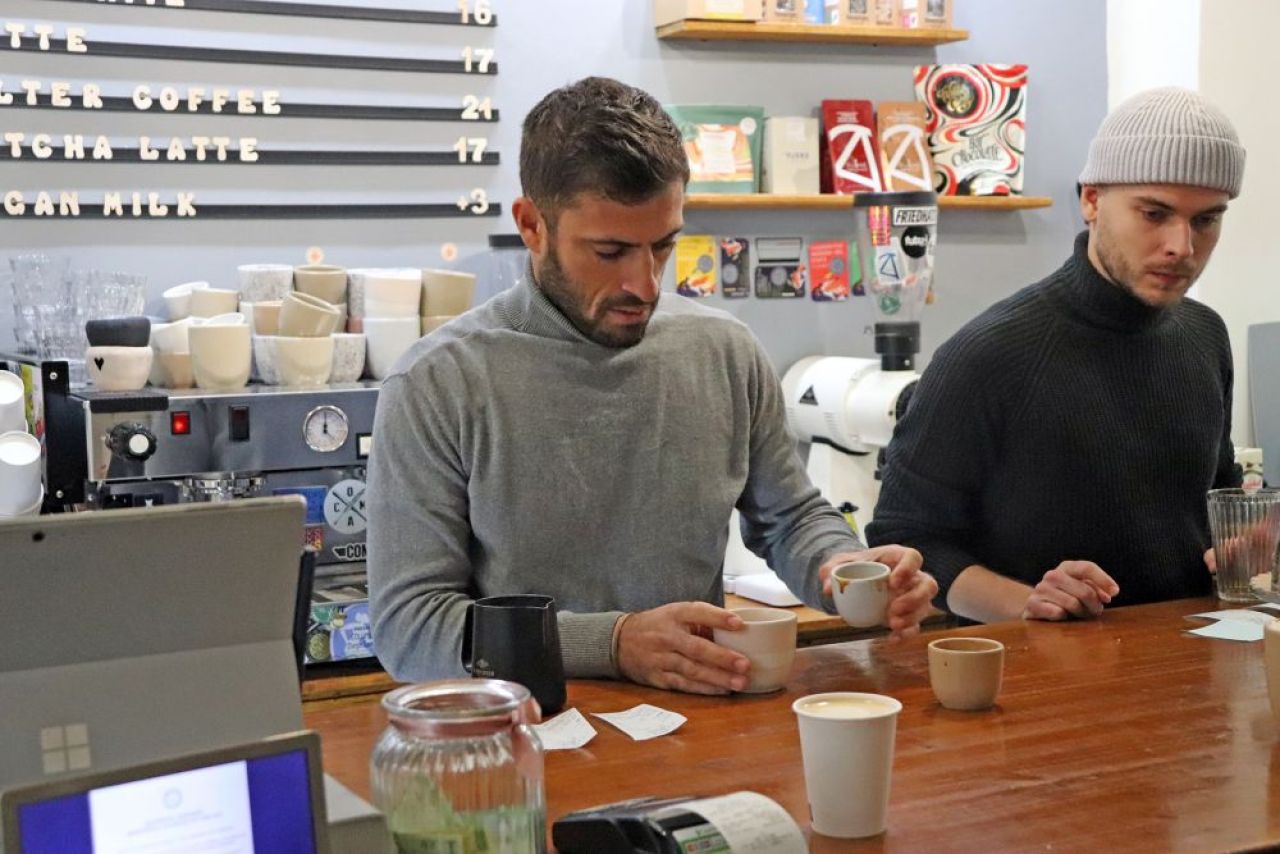 Și-a deschis cafenea, aproape de stadionul unde a debutat în fotbal: