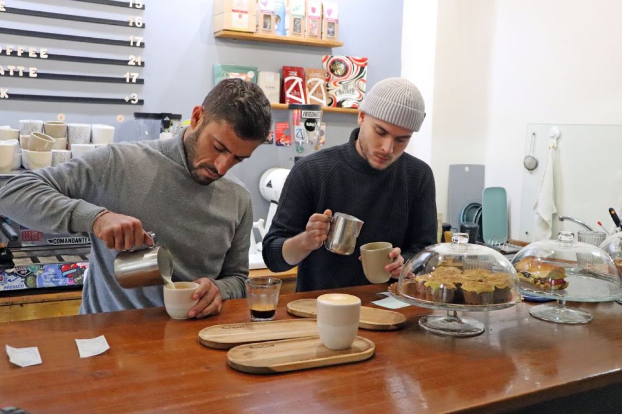 Și-a deschis cafenea, aproape de stadionul unde a debutat în fotbal: