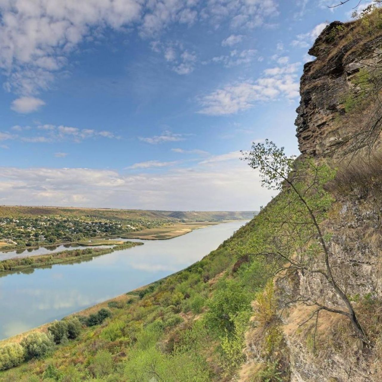 Totul despre adversara României. Republica Moldova, țara unde o treime din populație deține cetățenie română_1