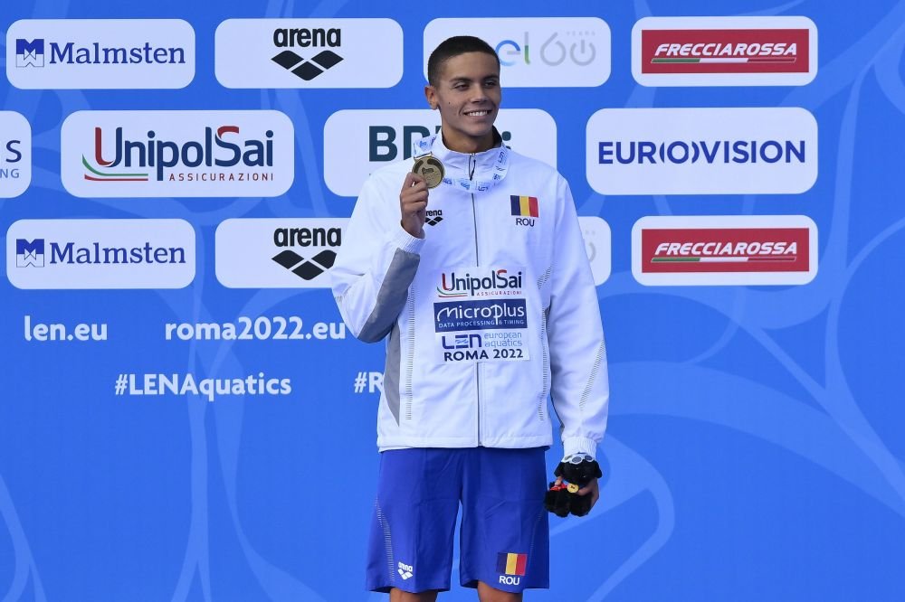 După muncă și răsplată! David Popovici, desemnat înotătorul anului_6