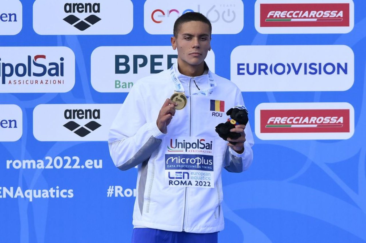 După muncă și răsplată! David Popovici, desemnat înotătorul anului_7