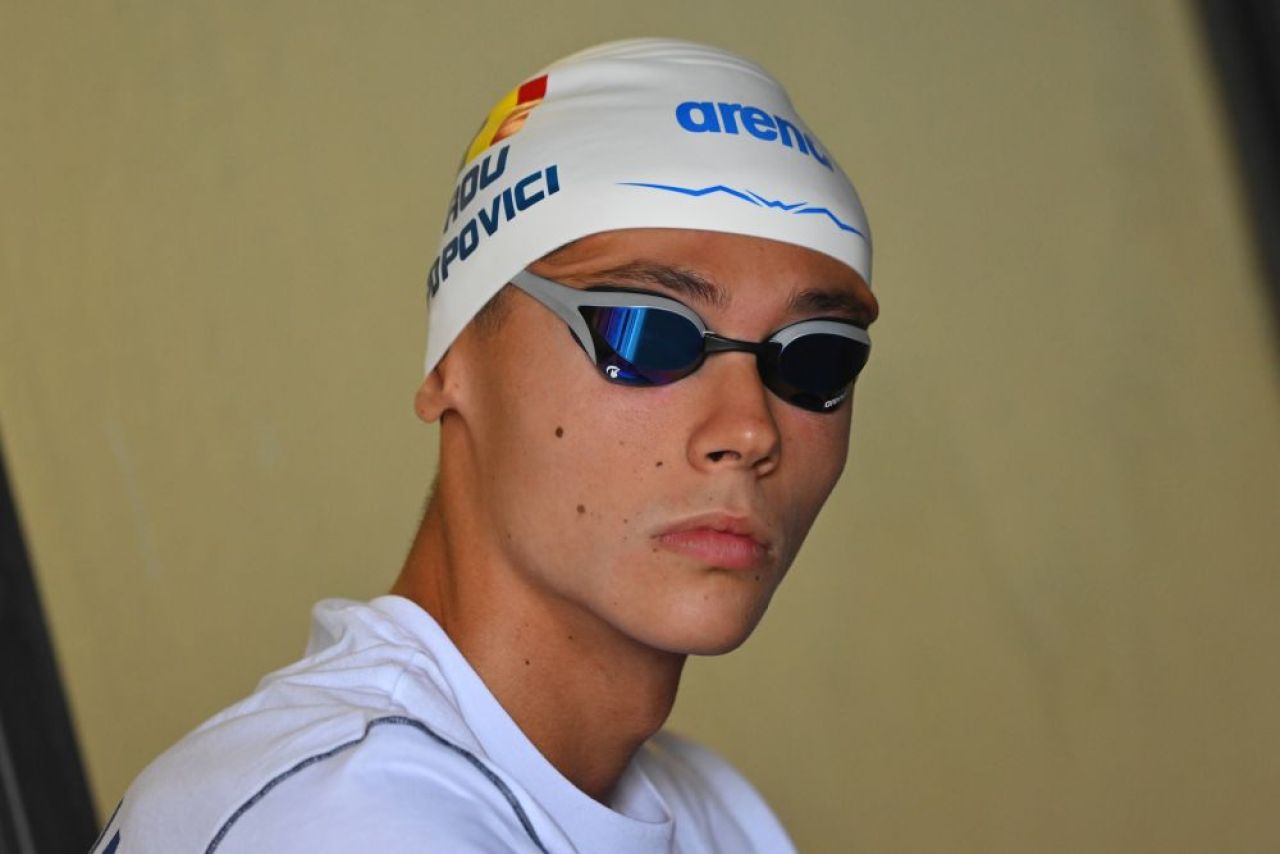După muncă și răsplată! David Popovici, desemnat înotătorul anului_13