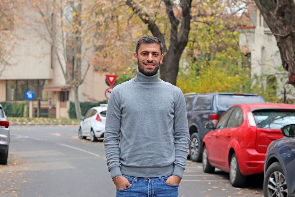 Seamănă Tavi Popescu cu Sânmărtean? 