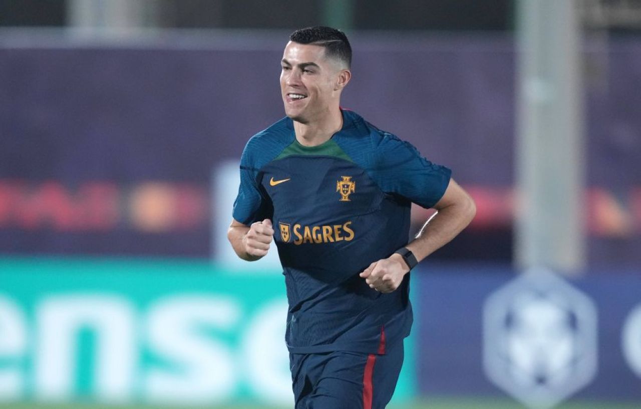 CM 2022 | Cristiano Ronaldo și-a desenat un coleg și a avut o criză de râs_1