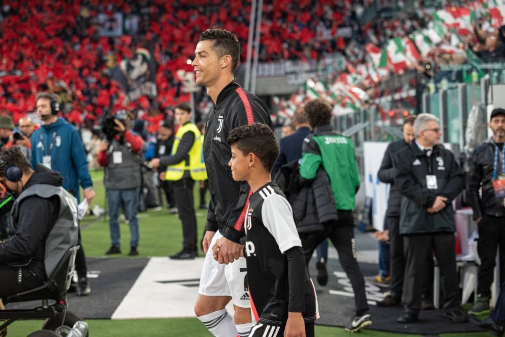 CM 2022 | Cristiano Ronaldo și-a desenat un coleg și a avut o criză de râs_2