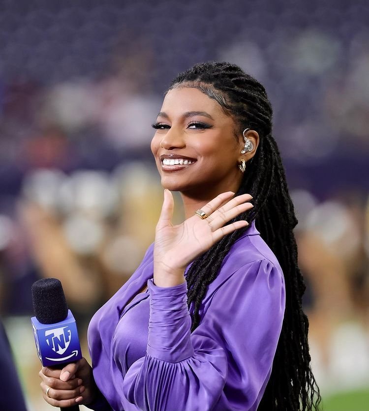 Taylor Rooks, o jurnalistă de sport din America, a devenit atracția momentului. Atleții se topesc în preajma ei_2