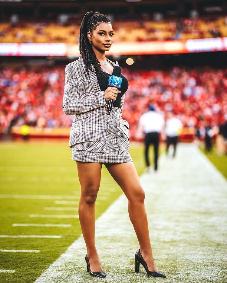 Taylor Rooks, o jurnalistă de sport din America, a devenit atracția momentului. Atleții se topesc în preajma ei_3