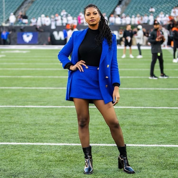 Taylor Rooks, o jurnalistă de sport din America, a devenit atracția momentului. Atleții se topesc în preajma ei_5