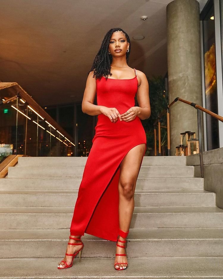 Taylor Rooks, o jurnalistă de sport din America, a devenit atracția momentului. Atleții se topesc în preajma ei_13