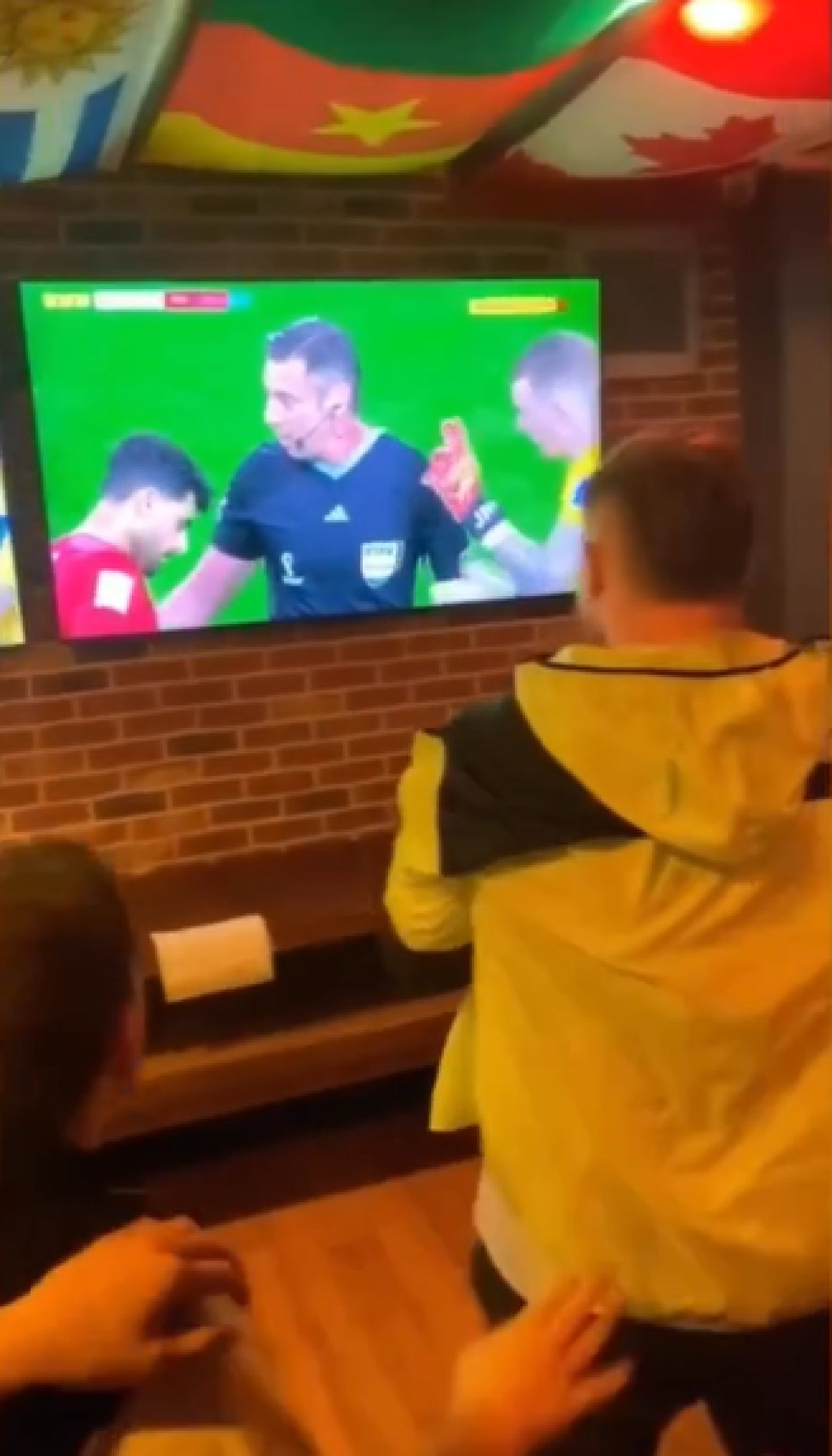 Un englez, extaziat după ce a pariat că Anglia va câștiga cu 6-2 împotriva Iranului. Ce sumă a câștigat _1