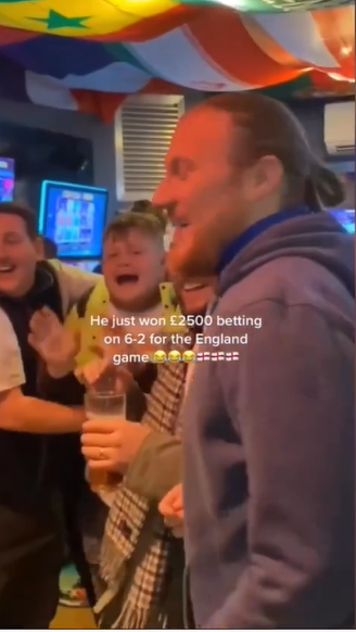 Un englez, extaziat după ce a pariat că Anglia va câștiga cu 6-2 împotriva Iranului. Ce sumă a câștigat _2