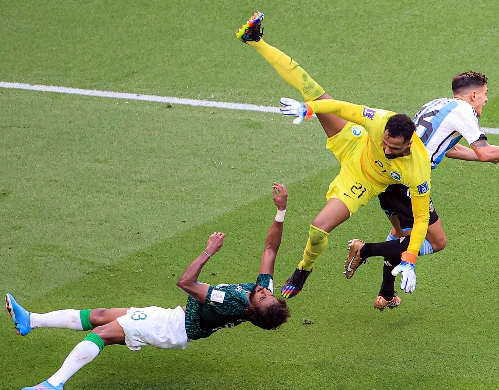 Imagini incredibile! Al Owais, portarul Arabiei Saudite, a avut nevoie de copci după ce și-a făcut KO un coechipier_3