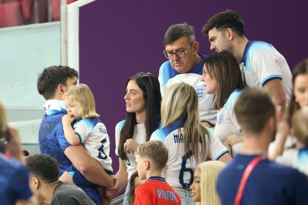 Jack Grealish s-a dezbrăcat la bustul gol după victoria Angliei cu Iran și a sărbătorit alături de superba iubită _11
