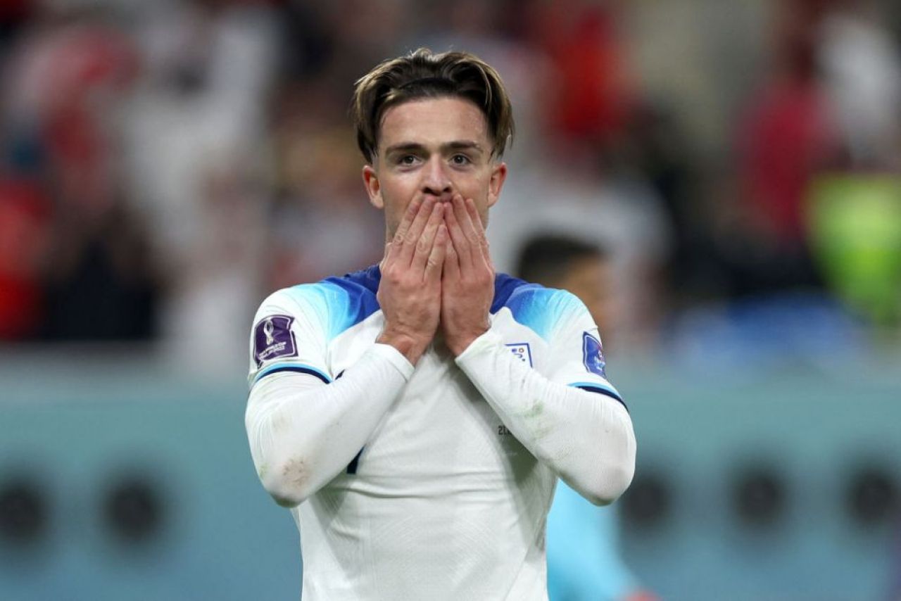 Jack Grealish s-a dezbrăcat la bustul gol după victoria Angliei cu Iran și a sărbătorit alături de superba iubită _15