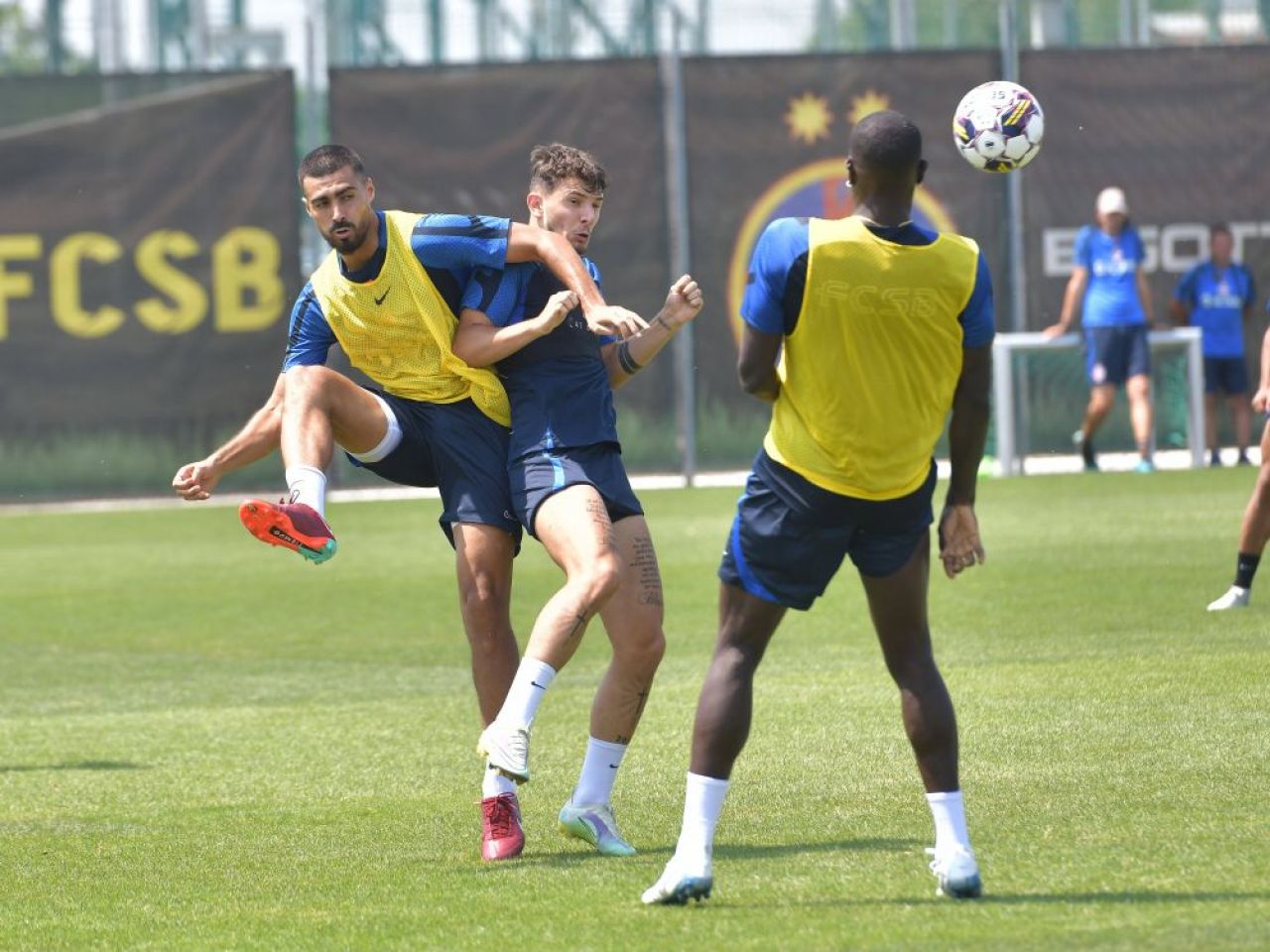 Gigi Becali a anunțat în direct o plecare de la FCSB: