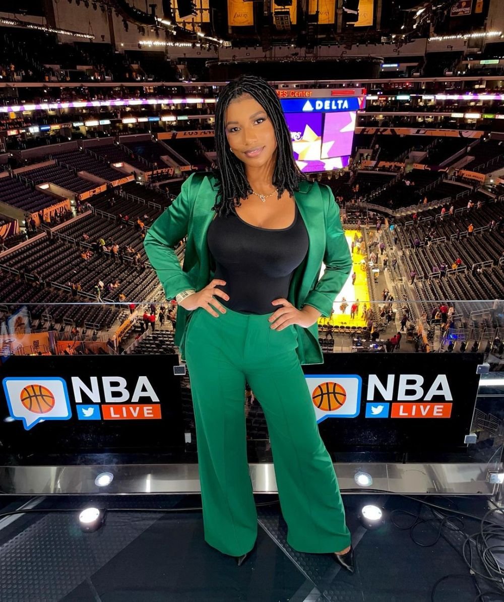 Taylor Rooks, o jurnalistă de sport din America, a devenit atracția momentului. Atleții se topesc în preajma ei_22
