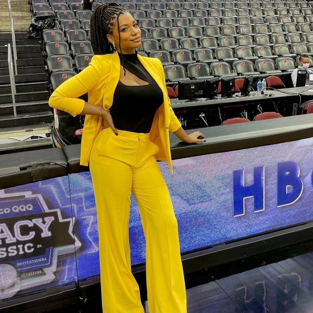 Taylor Rooks, o jurnalistă de sport din America, a devenit atracția momentului. Atleții se topesc în preajma ei_24