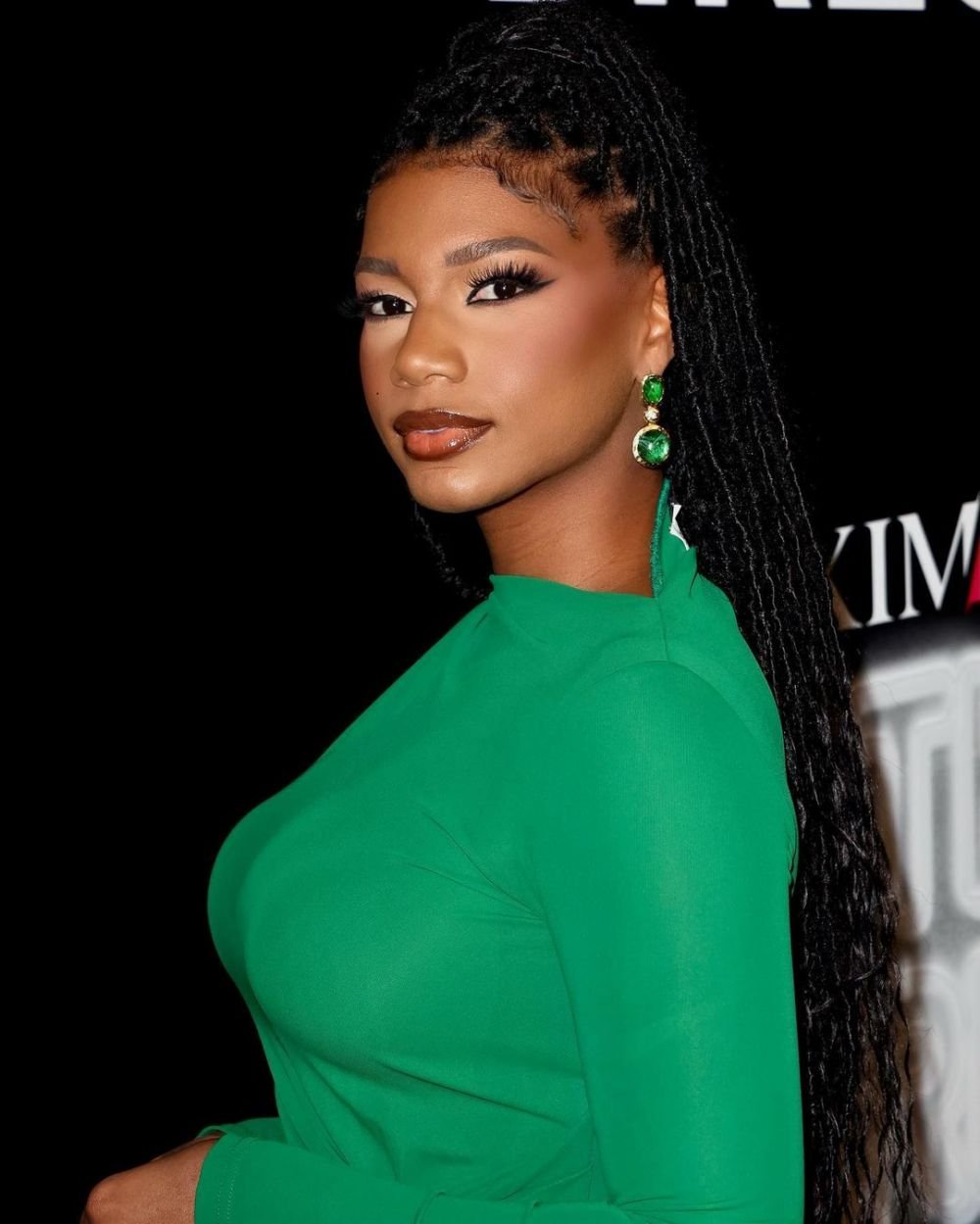 Taylor Rooks, o jurnalistă de sport din America, a devenit atracția momentului. Atleții se topesc în preajma ei_27