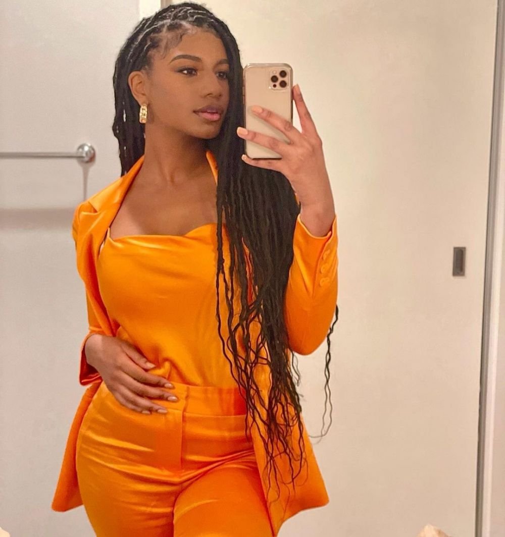 Taylor Rooks, o jurnalistă de sport din America, a devenit atracția momentului. Atleții se topesc în preajma ei_30