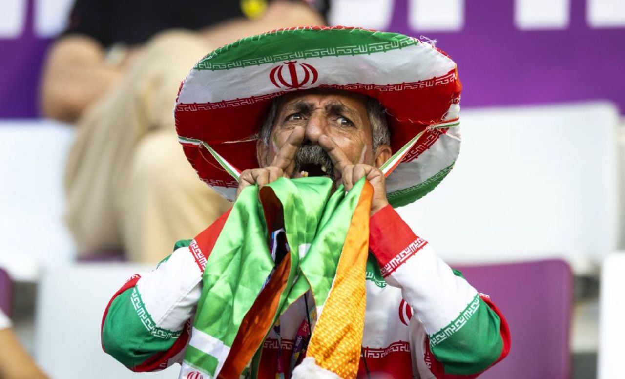„Iran 2 - Trădătorii 6!” Reacția brutală a presei controlate de la Teheran după ce jucătorii naționalei au boicotat imnul_7