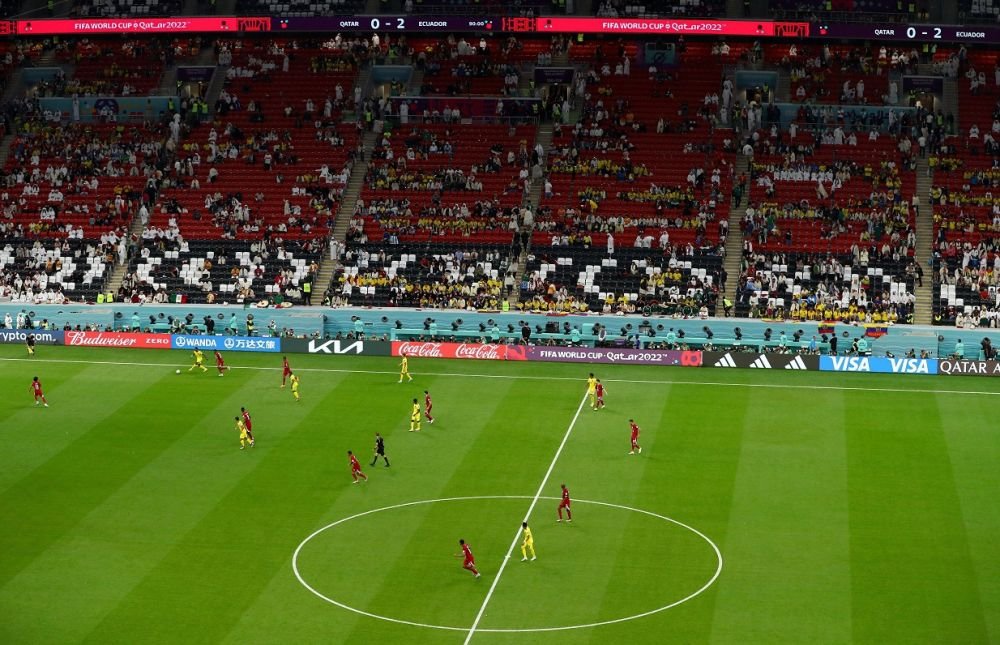 De ce se anunță stadioane pline la Cupa Mondială când sunt scaune goale? Primele explicații_3