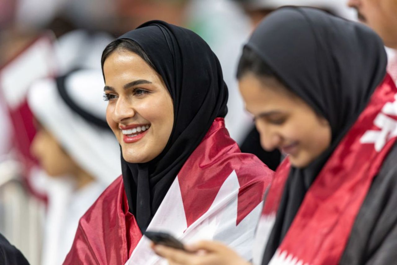Frumusețile Campionatului Mondial din Qatar! Imagini spectaculoase cu fanele care au făcut senzație în tribune _2