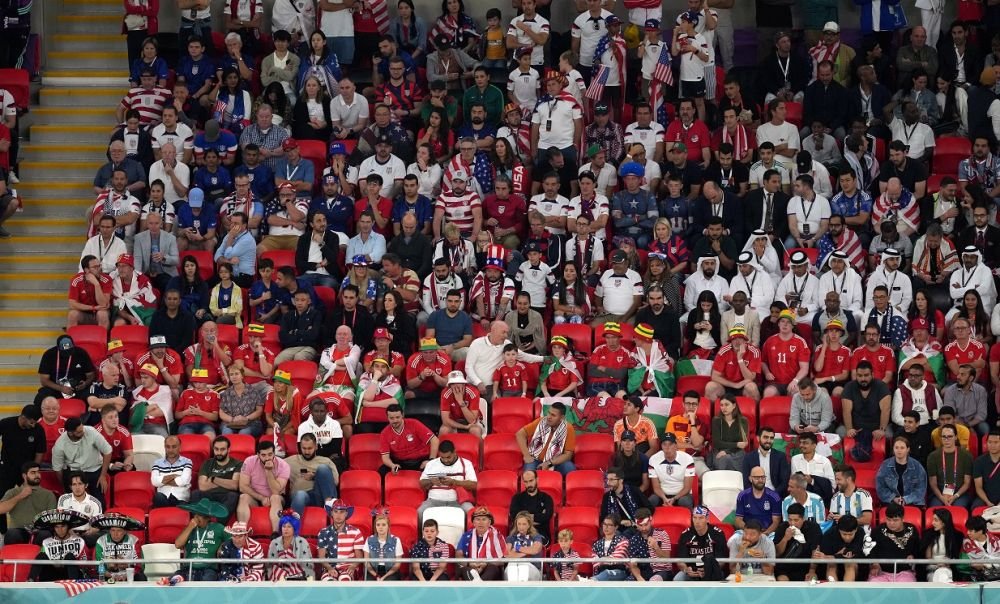 De ce se anunță stadioane pline la Cupa Mondială când sunt scaune goale? Primele explicații_7