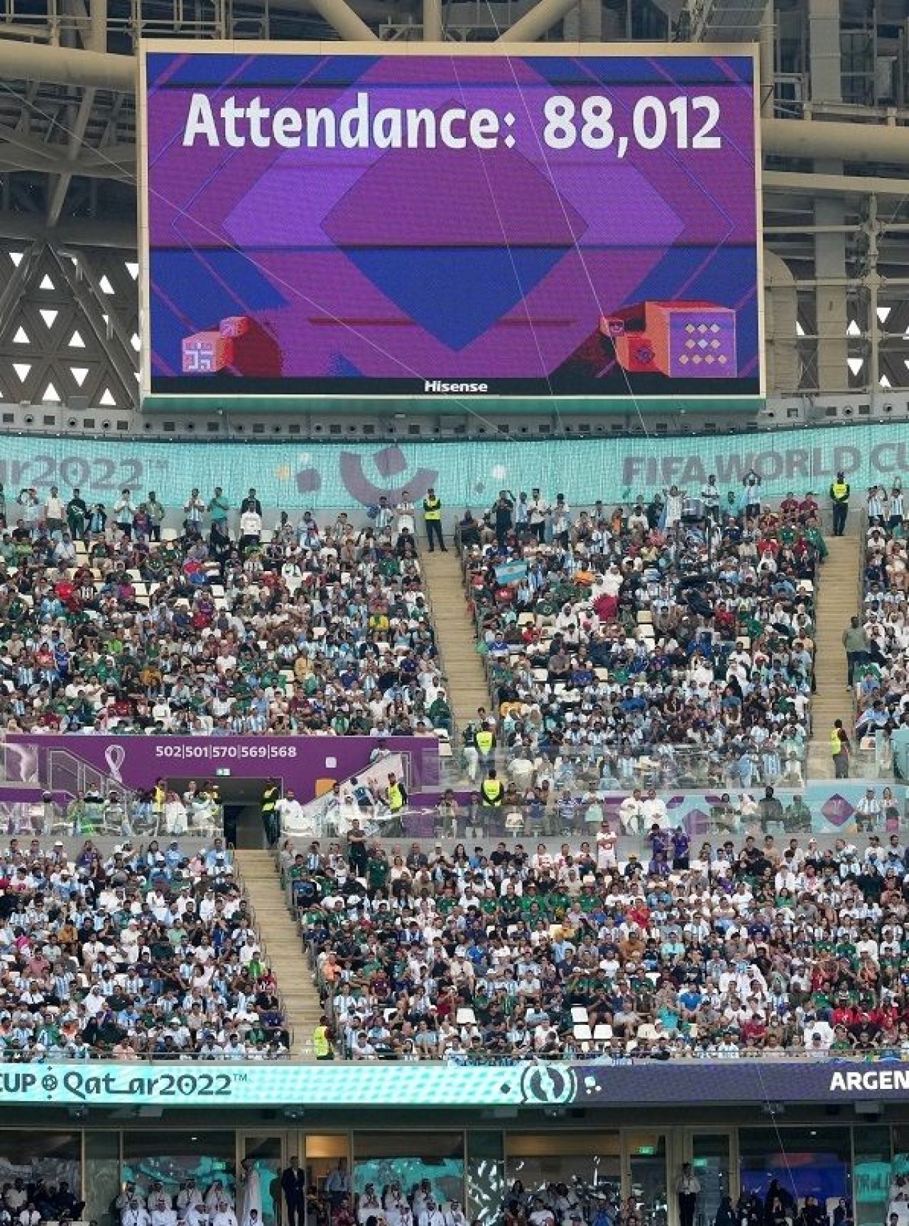 De ce se anunță stadioane pline la Cupa Mondială când sunt scaune goale? Primele explicații_9