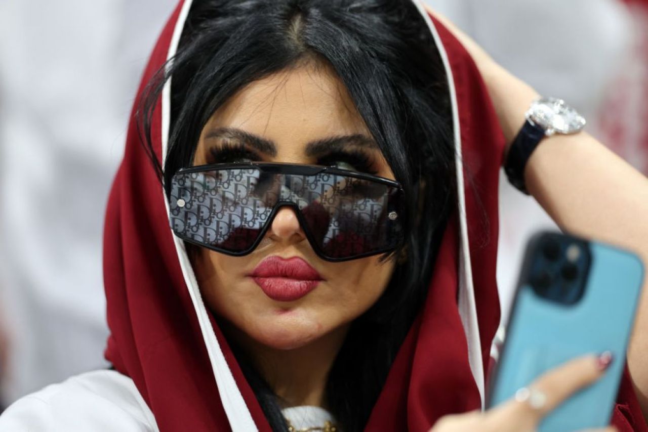 Frumusețile Campionatului Mondial din Qatar! Imagini spectaculoase cu fanele care au făcut senzație în tribune _12