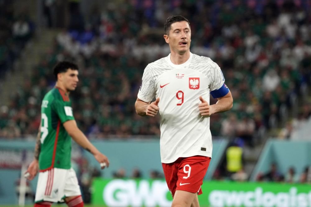 Ce a postat Robert Lewandowski după ce a ratat penalty-ul care îi putea aduce victoria Poloniei în meciul cu Mexic _5
