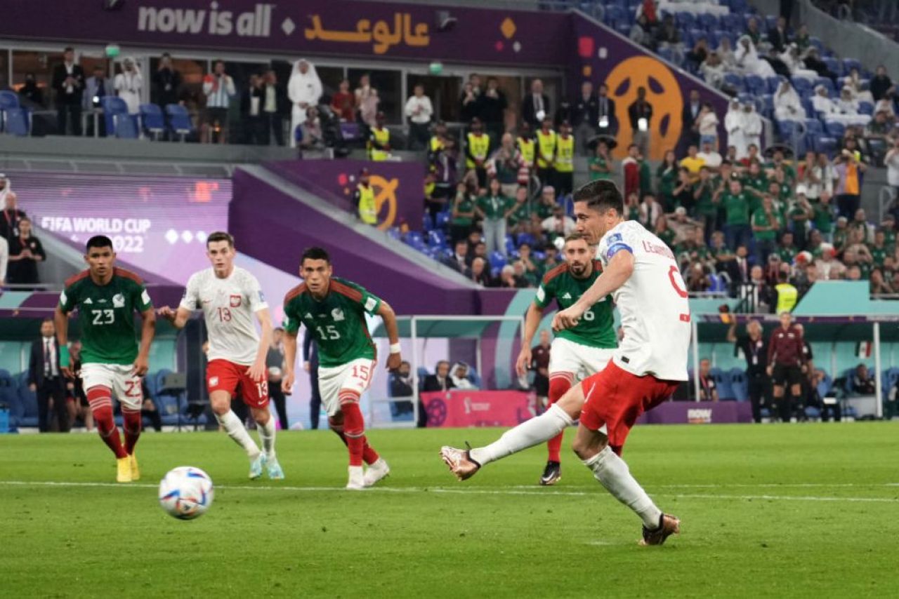 Ce a postat Robert Lewandowski după ce a ratat penalty-ul care îi putea aduce victoria Poloniei în meciul cu Mexic _8