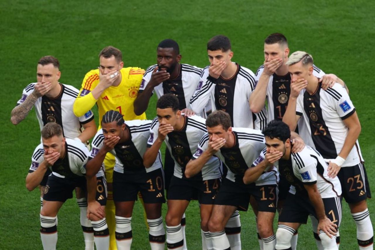 Naționala Germaniei nu a trecut cu vederea interdicția primită de la FIFA. Gestul nemților, cu Gianni Infantino în tribune_3