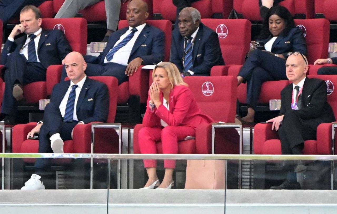 Germania joacă tare după amenințările FIFA! Gestul făcut de ministrul de Interne chiar lângă Infantino_5