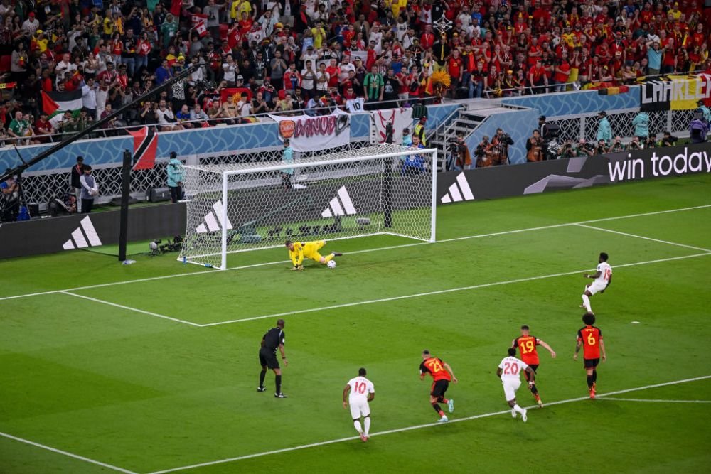 ”Spider-Man” Courtois! Portarul lui Real Madrid a apărat penalty-ul executat de starul lui Bayern Munchen_2