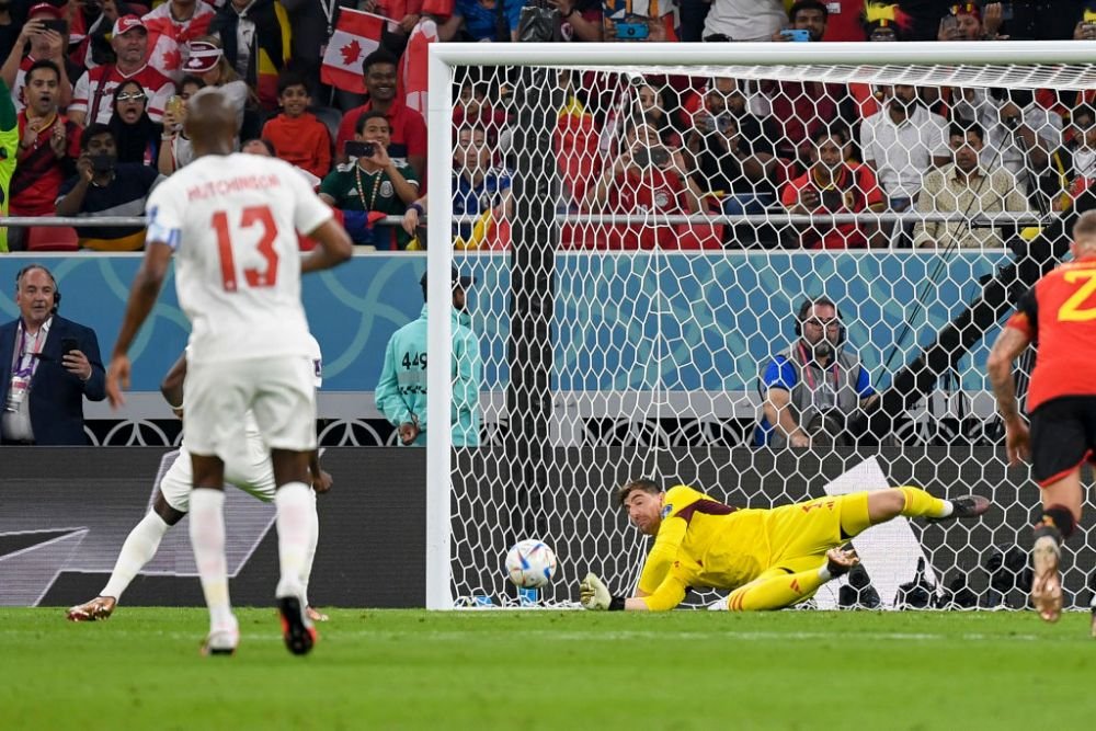”Spider-Man” Courtois! Portarul lui Real Madrid a apărat penalty-ul executat de starul lui Bayern Munchen_5