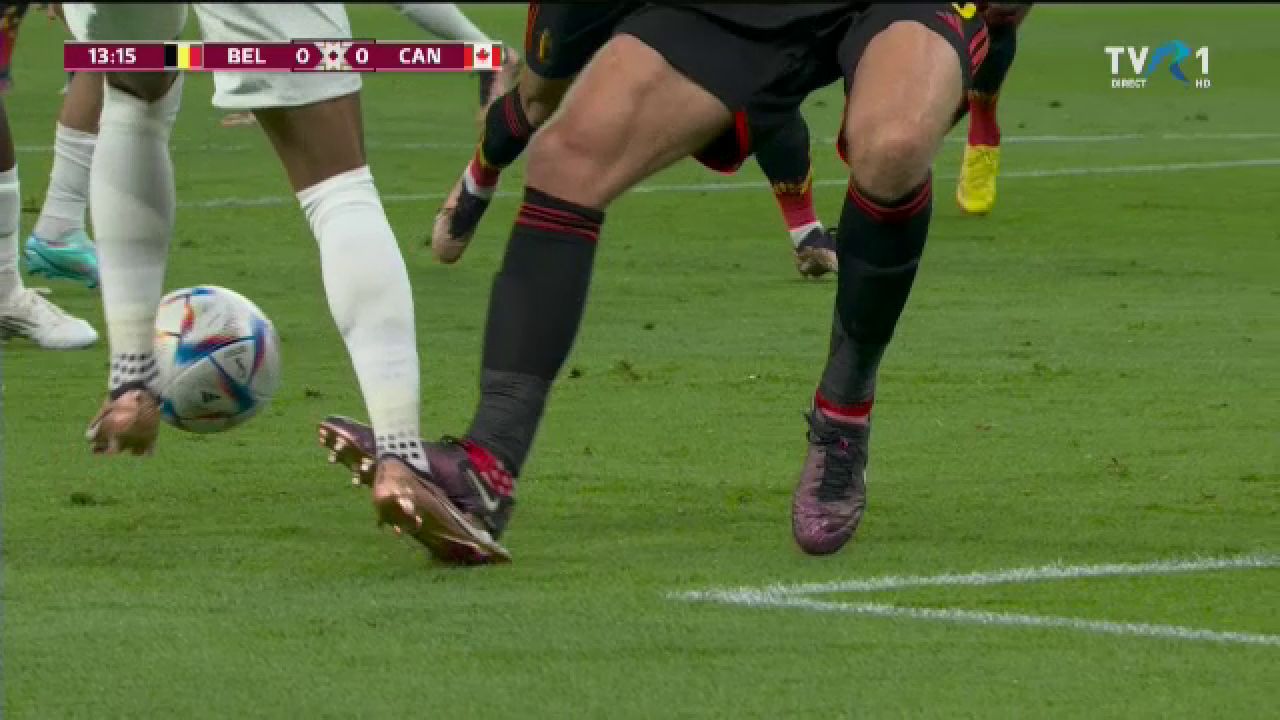 Penalty neacordat în Belgia - Canada pentru un ofsaid după o pasă de la un adversar: