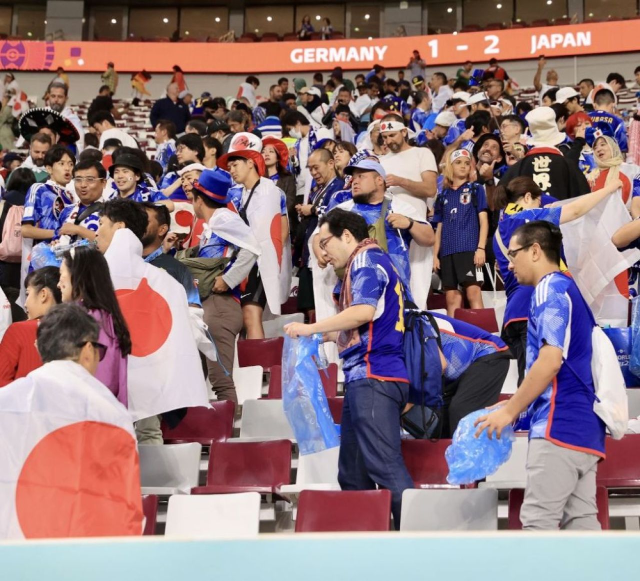 Vestiarul Japoniei a „strălucit” după victoria cu Germania, 2-1, de la Campionatul Mondial! Fotografia s-a viralizat imediat _6