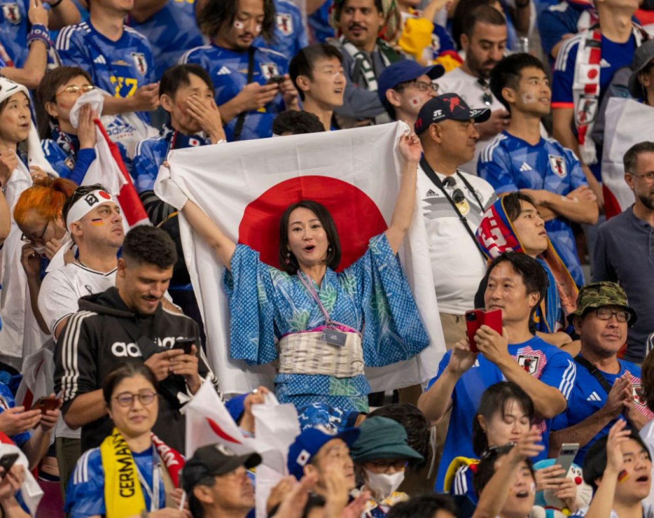 Vestiarul Japoniei a „strălucit” după victoria cu Germania, 2-1, de la Campionatul Mondial! Fotografia s-a viralizat imediat _16