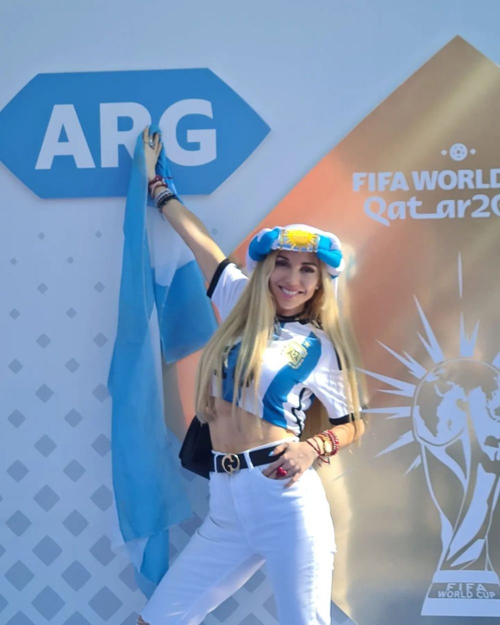 Ea este cel mai sexy fan al naționalei Argentinei. Melisia Artista este cântăreață, influencer, dar și o împătimită a fotbalului_5