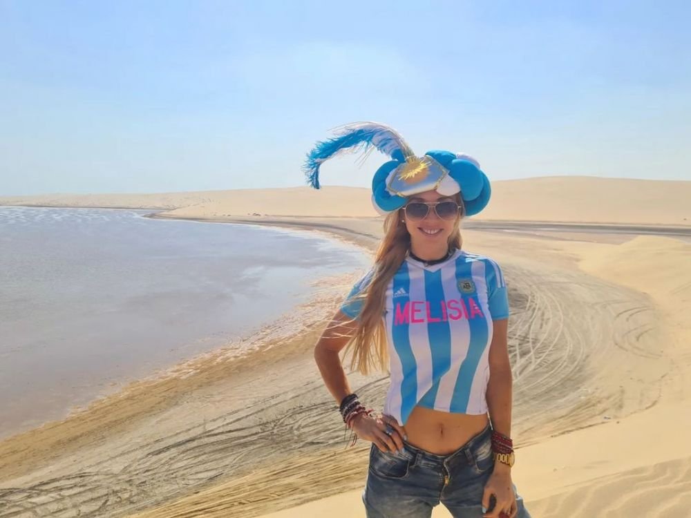 Ea este cel mai sexy fan al naționalei Argentinei. Melisia Artista este cântăreață, influencer, dar și o împătimită a fotbalului_6
