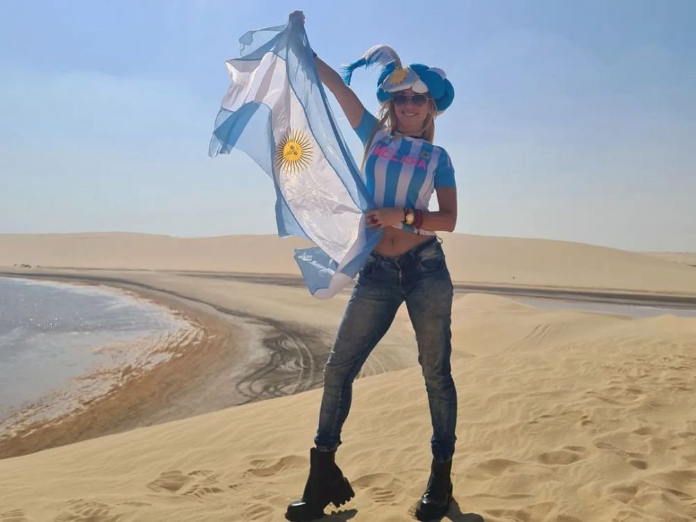 Ea este cel mai sexy fan al naționalei Argentinei. Melisia Artista este cântăreață, influencer, dar și o împătimită a fotbalului_9
